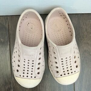 Blush colored size 7 Natives